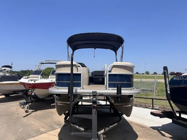 Slide: The Image of Sun Tracker Party Barge 18 DLX 2020 - 7