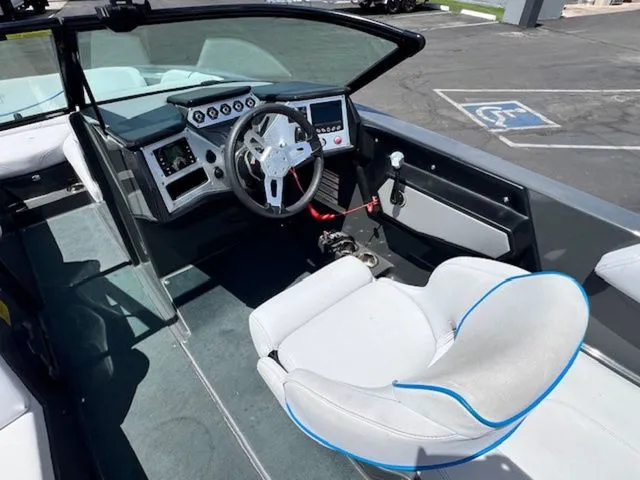 Slide: The Image of MasterCraft NXT22 2019 - 11