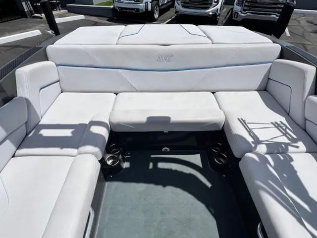 Slide: The Image of MasterCraft NXT22 2019 - 14