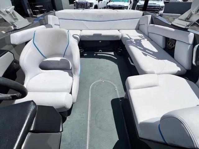 Slide: The Image of MasterCraft NXT22 2019 - 17