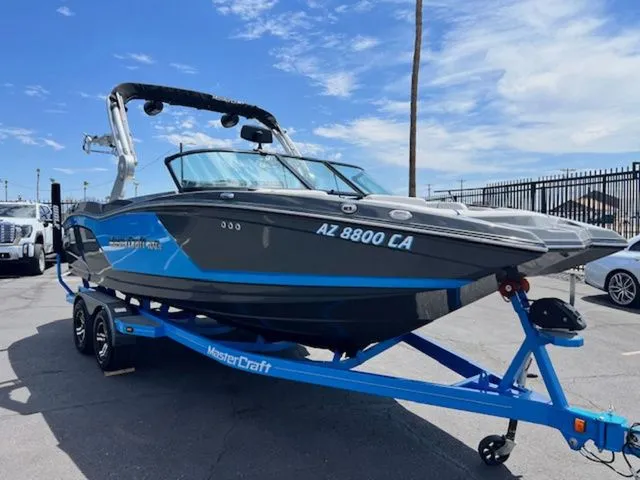 Slide: The Image of MasterCraft NXT22 2019 - 4
