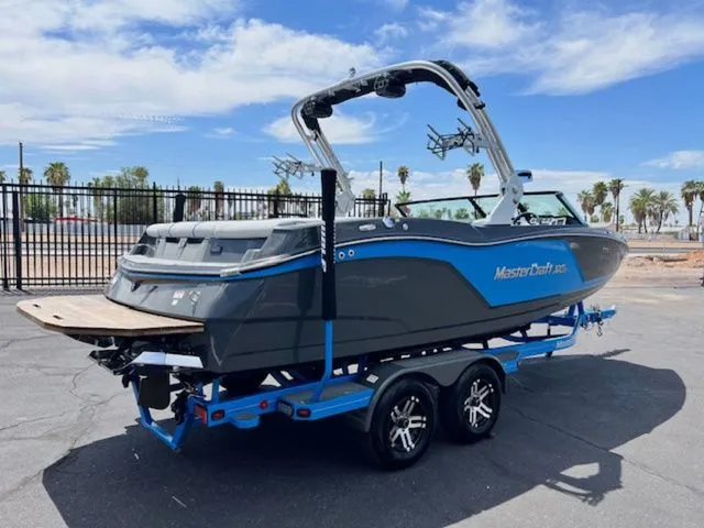 Slide: The Image of MasterCraft NXT22 2019 - 6