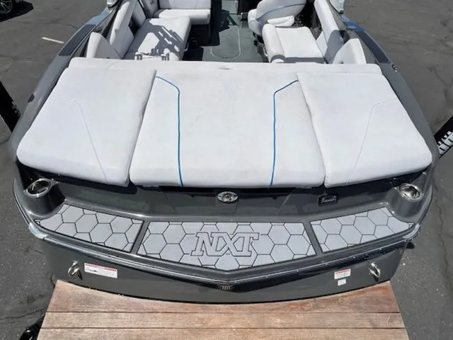 Slide: The Image of MasterCraft NXT22 2019 - 9