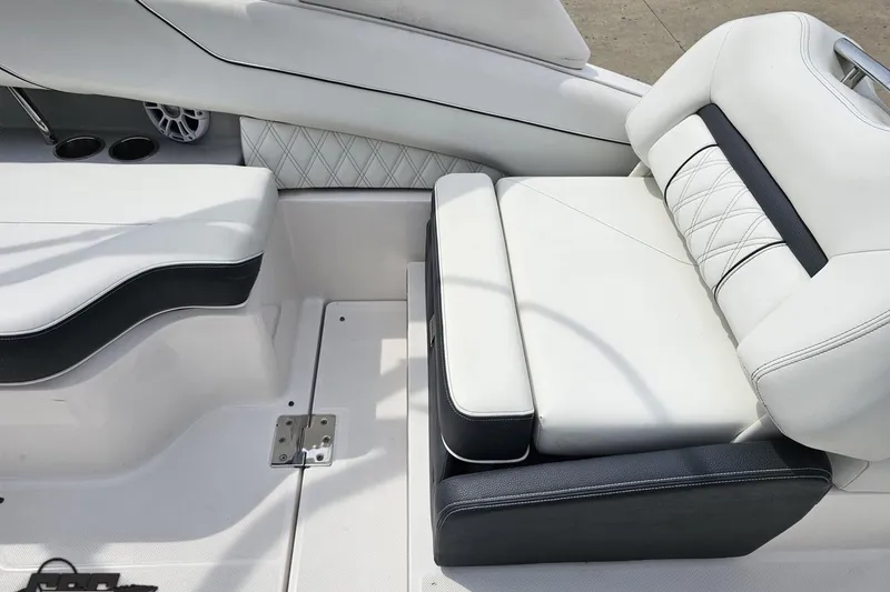 Slide: The Image of Luxurious white seating on 2021 Regal LX4 boat, featuring elegant stitching and cup holders. - 48