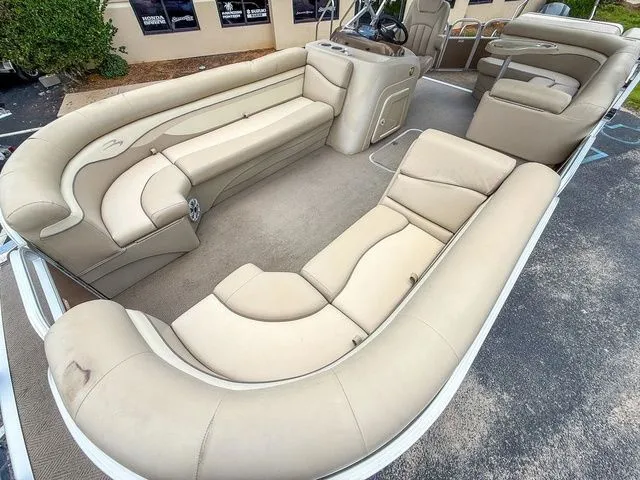 Slide: The Image of Bennington 24 SLX 2015 - 10