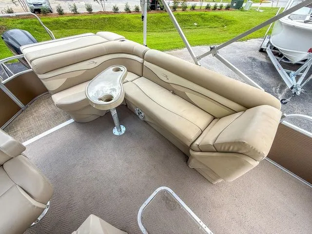 Slide: The Image of Bennington 24 SLX 2015 - 12