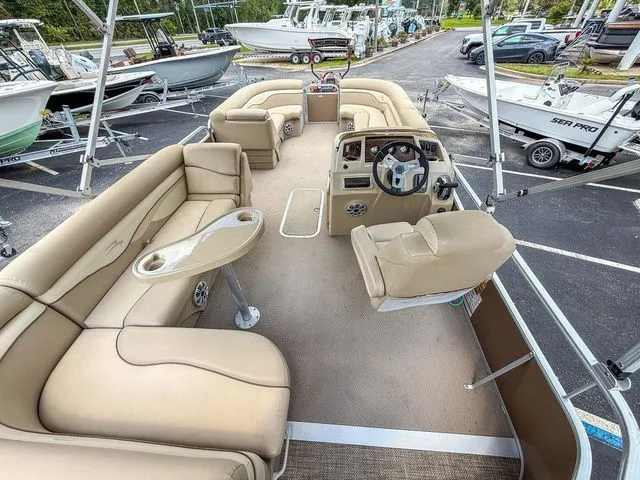 Slide: The Image of Bennington 24 SLX 2015 - 17