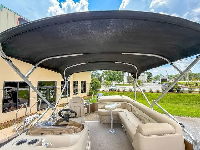 Slide: The Image of Bennington 24 SLX 2015 - 20