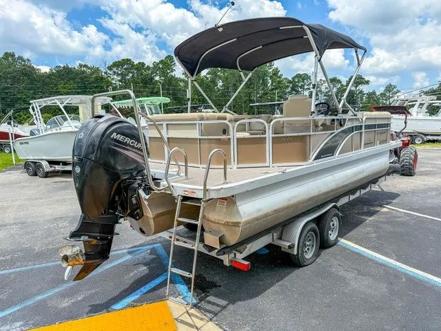 Slide: The Image of Bennington 24 SLX 2015 - 5