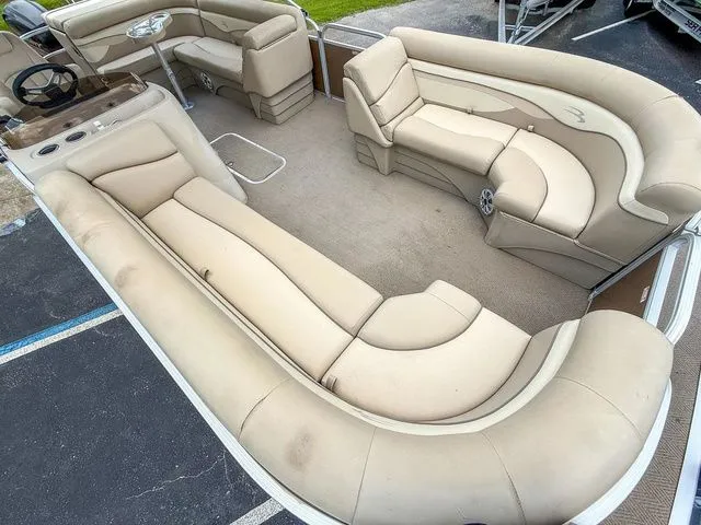 Slide: The Image of Bennington 24 SLX 2015 - 9