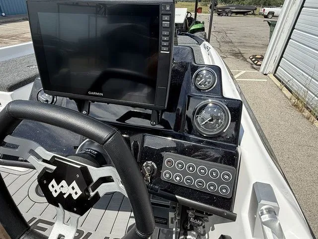 Slide: The Image of Bass Cat Cougar SP 2026 - 16