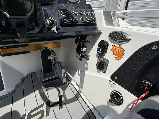 Slide: The Image of Bass Cat Cougar SP 2026 - 18