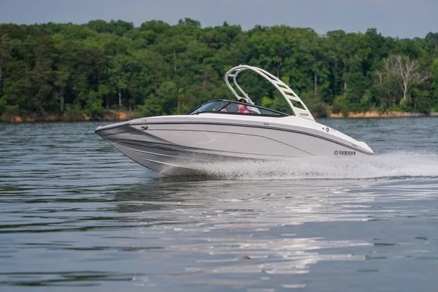 Slide: The Image of Yamaha 195S 2026 - 10