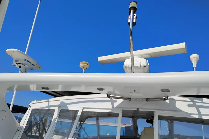Slide: The Image of Radar and antennas on 1995 Queenship 62 Pilothouse Motor Yacht against clear blue sky. - 76