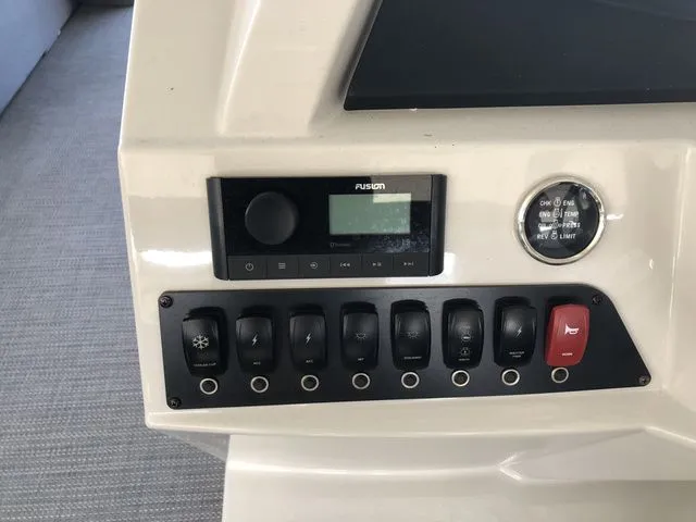 Slide: The Image of Crest Classic LX 200 SLC 2023 - 12