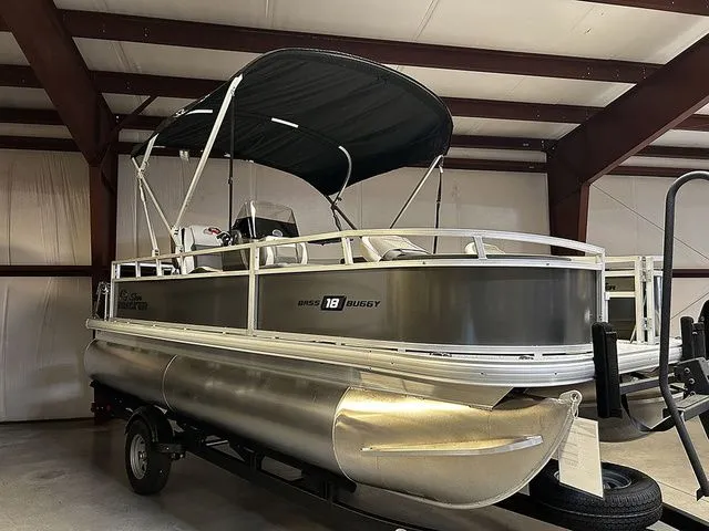 Slide: The Image of Sun Tracker Bass Buggy 18 DLX 2026 - 12