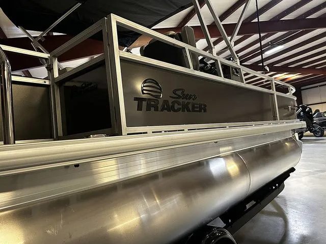 Slide: The Image of Sun Tracker Bass Buggy 18 DLX 2026 - 13