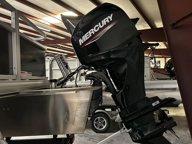 Slide: The Image of Sun Tracker Bass Buggy 18 DLX 2026 - 17