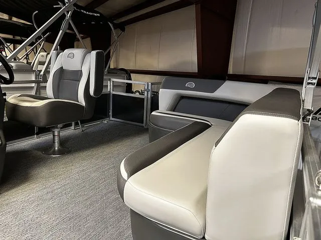 Slide: The Image of Sun Tracker Bass Buggy 18 DLX 2026 - 3