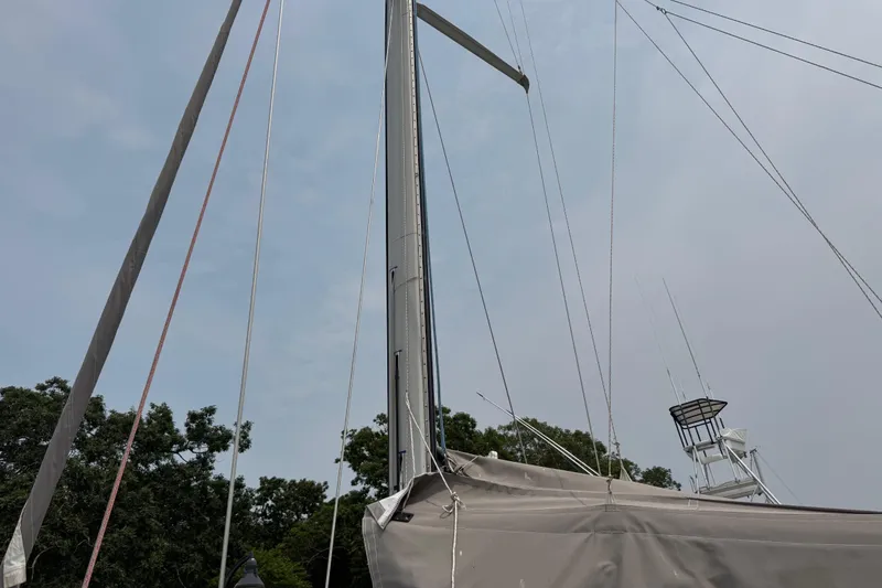 Slide: The Image of Mast of 1989 Beneteau First 41s5 sailboat against a clear sky. - 7