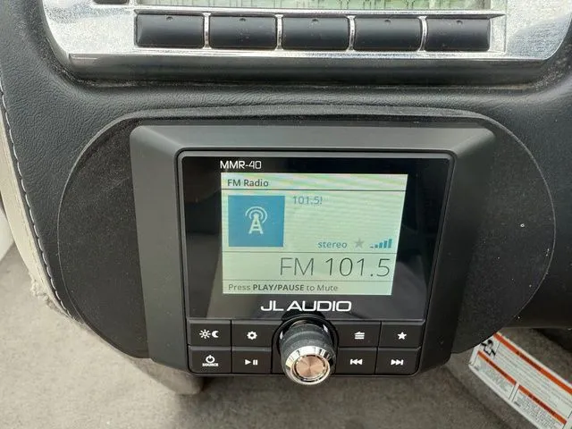 Slide: The Image of Malibu Wakesetter 23 LSV 2010 - 13