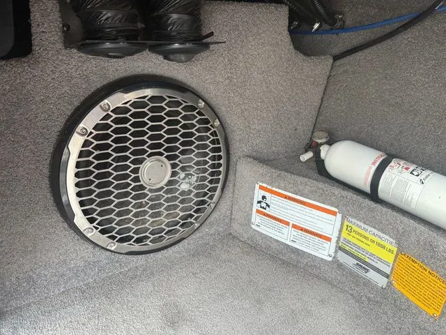 Slide: The Image of Malibu Wakesetter 23 LSV 2010 - 14