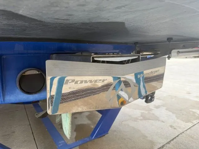 Slide: The Image of Malibu Wakesetter 23 LSV 2010 - 19