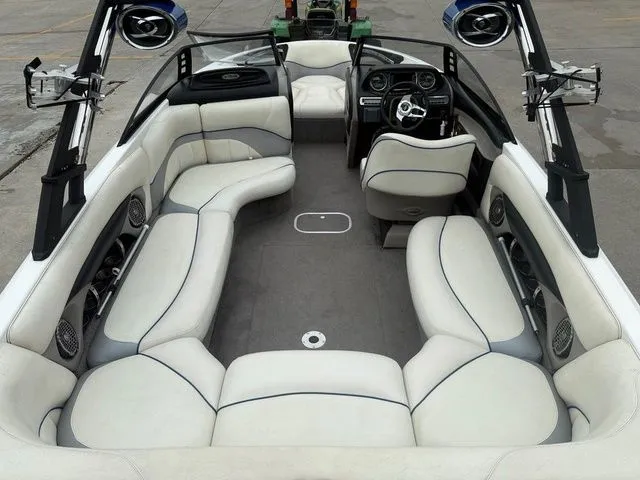 Slide: The Image of Malibu Wakesetter 23 LSV 2010 - 4