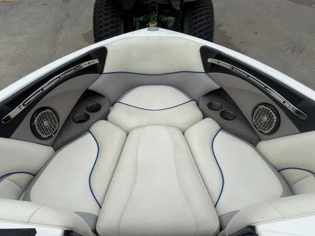 Slide: The Image of Malibu Wakesetter 23 LSV 2010 - 5