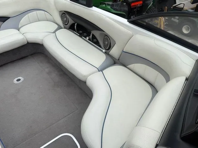 Slide: The Image of Malibu Wakesetter 23 LSV 2010 - 7