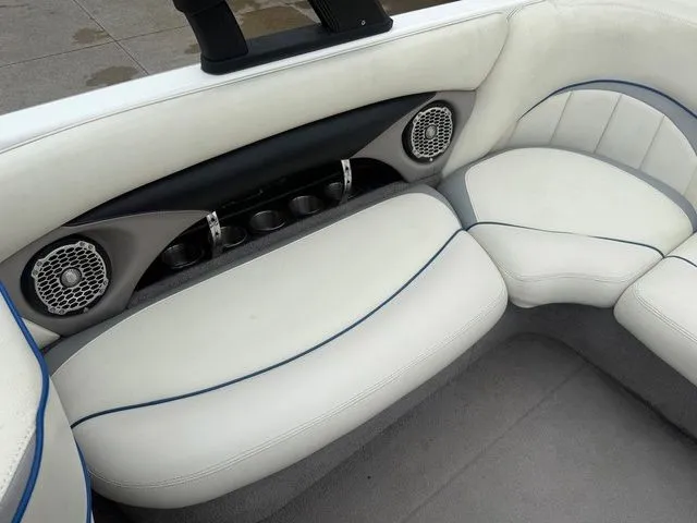 Slide: The Image of Malibu Wakesetter 23 LSV 2010 - 8