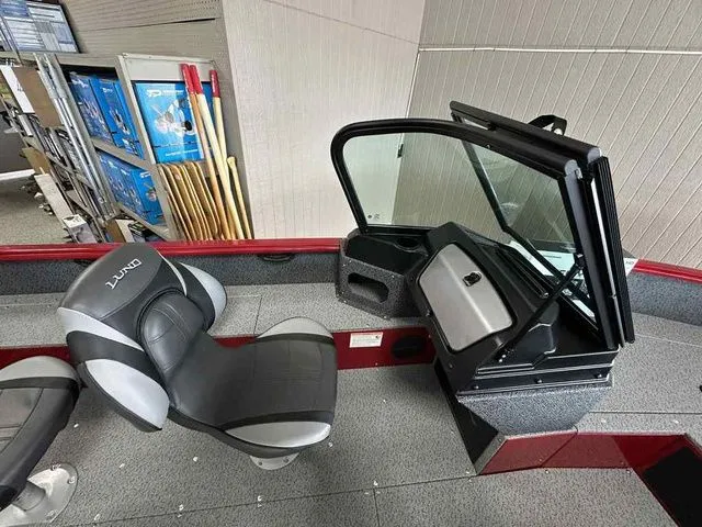 Slide: The Image of Lund 1800 Explorer Outfitter Edition 2026 - 10