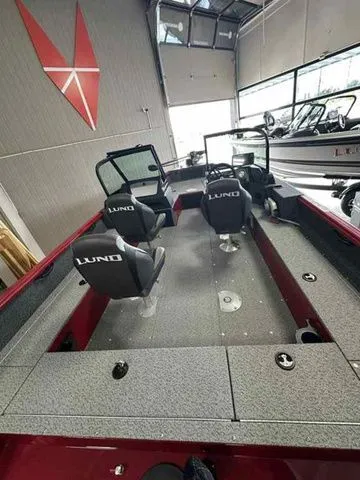 Slide: The Image of Lund 1800 Explorer Outfitter Edition 2026 - 2