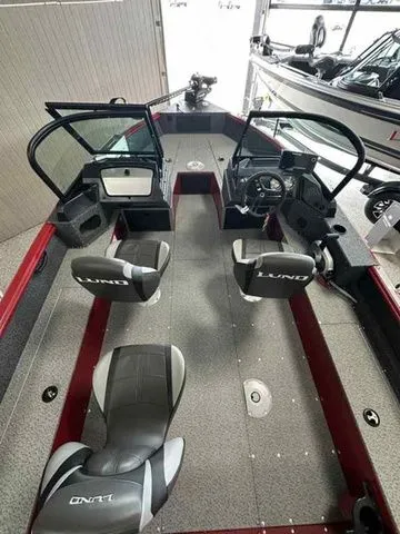 Slide: The Image of Lund 1800 Explorer Outfitter Edition 2026 - 3