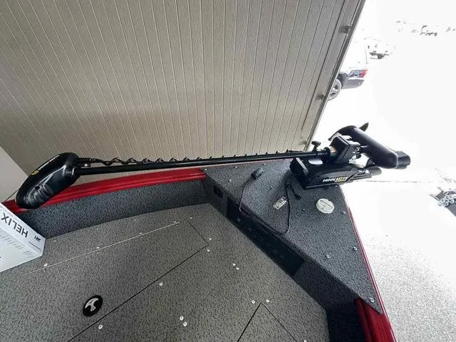 Slide: The Image of Lund 1800 Explorer Outfitter Edition 2026 - 5