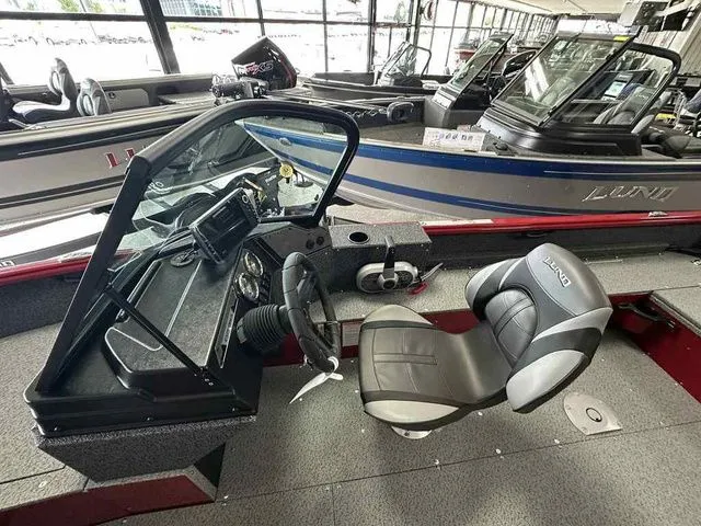 Slide: The Image of Lund 1800 Explorer Outfitter Edition 2026 - 7