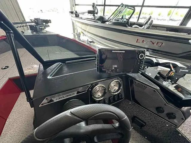 Slide: The Image of Lund 1800 Explorer Outfitter Edition 2026 - 8