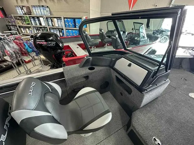 Slide: The Image of Lund 1775 Impact XS Sport 2026 - 10