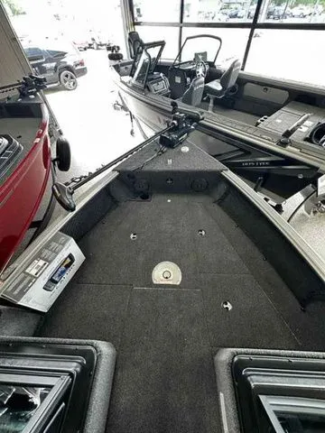 Slide: The Image of Lund 1775 Impact XS Sport 2026 - 3