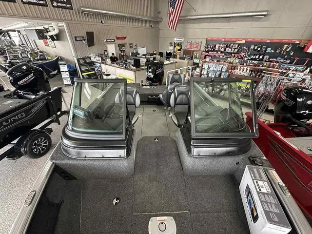 Slide: The Image of Lund 1775 Impact XS Sport 2026 - 5