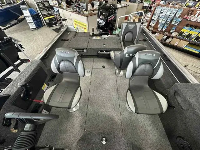 Slide: The Image of Lund 1775 Impact XS Sport 2026 - 6