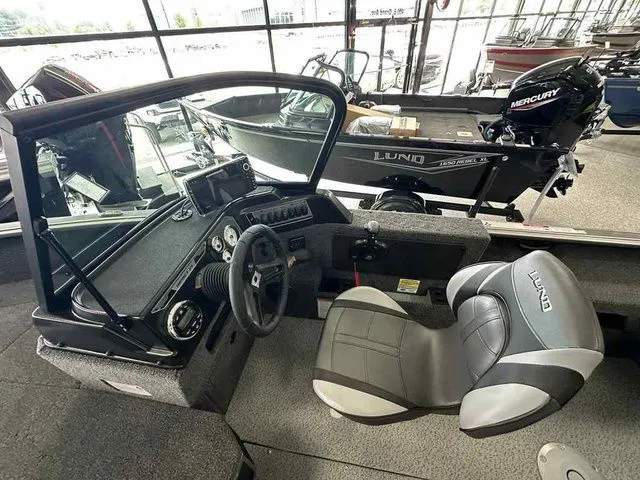 Slide: The Image of Lund 1775 Impact XS Sport 2026 - 7