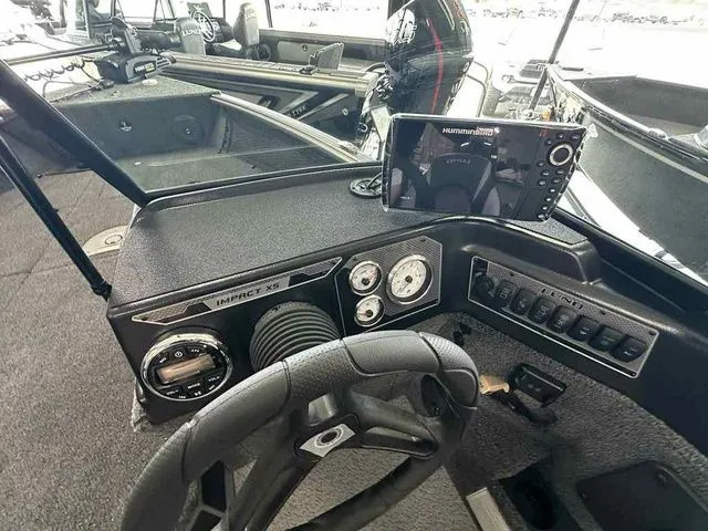 Slide: The Image of Lund 1775 Impact XS Sport 2026 - 8