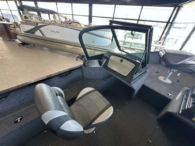 Slide: The Image of Lund 1650 Rebel XL Sport 2026 - 10