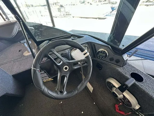 Slide: The Image of Lund 1650 Rebel XL Sport 2026 - 8