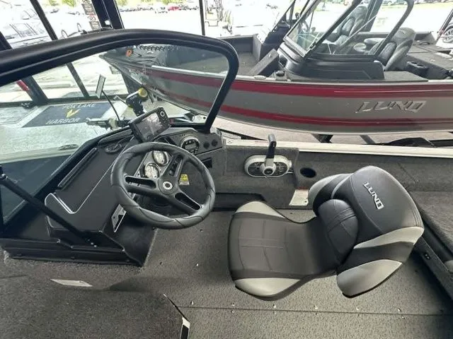 Slide: The Image of Lund 1675 Adventure Sport 2026 - 6