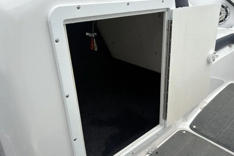 Slide: The Image of Open storage compartment on a 2017 Yamaha Boats SX195. - 13