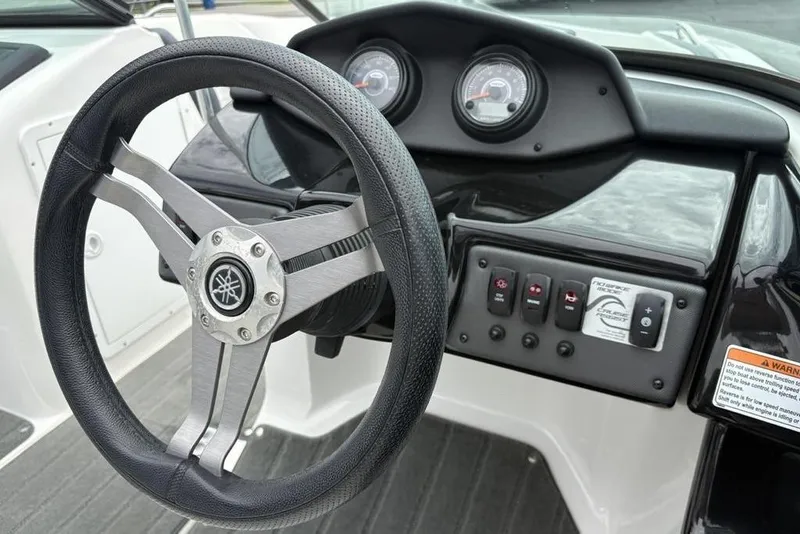 Slide: The Image of Steering wheel and dashboard of 2017 Yamaha Boats SX195. - 18
