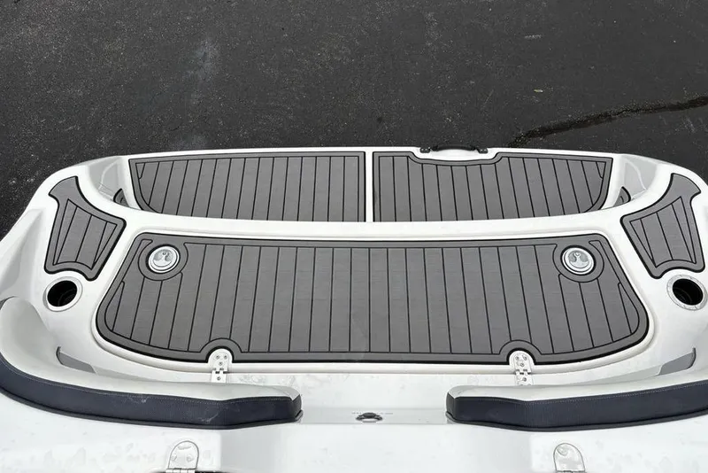 Slide: The Image of 2017 Yamaha Boats SX195 swim platform with gray non-slip decking. - 32