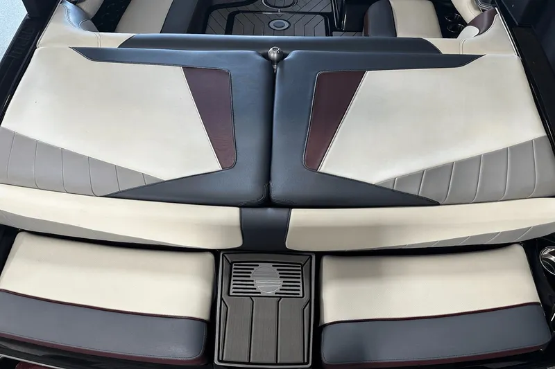 Slide: The Image of Malibu Wakesetter 20 VTX 2018 - 12